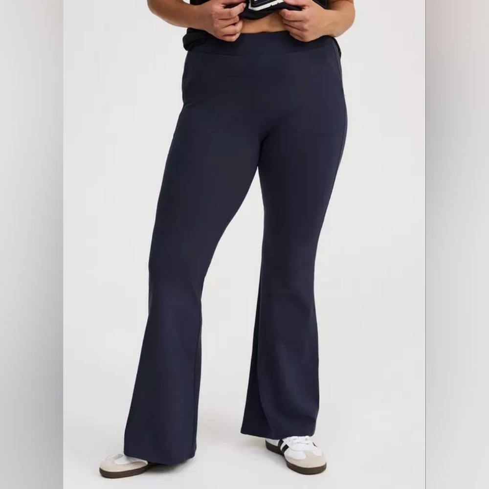 Torrid Women's Navy Blue Flare Leggings Active Yoga Pants 2X 18/20 NWT